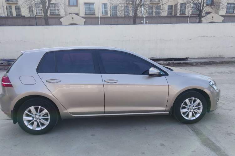 Used Volkswagen Golf 2016 1.6L Manual Fashion Edition
