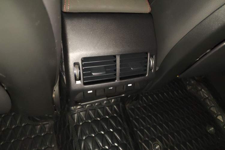 Used Land Rover Discovery Sport 2020 249 PS R-Dynamic Performance Tech Edition 5 Seats
