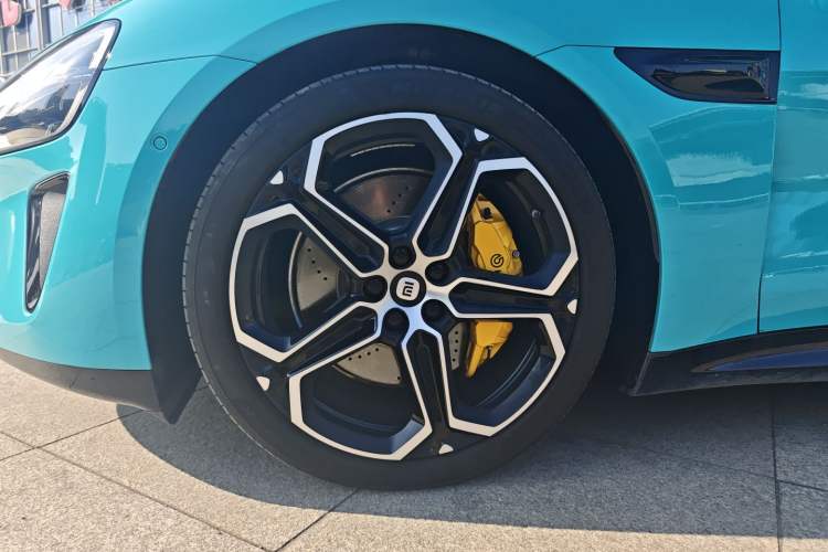 Used Xiaomi Auto SU7 2024 Four-Wheel Drive Ultra-Long Range Advanced Intelligent Driving Max Edition