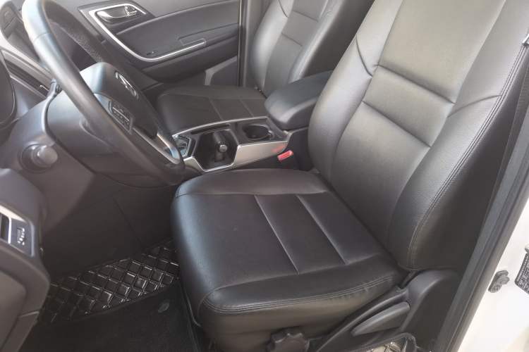 Used JMC Yusheng S350 2013 2.4T Automatic 2WD Diesel Luxury Edition 5 Seats
