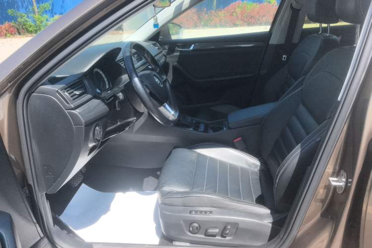 Used Skoda Superb 2018 TSI330 DSG Luxury Edition China V Standard Driver Seat