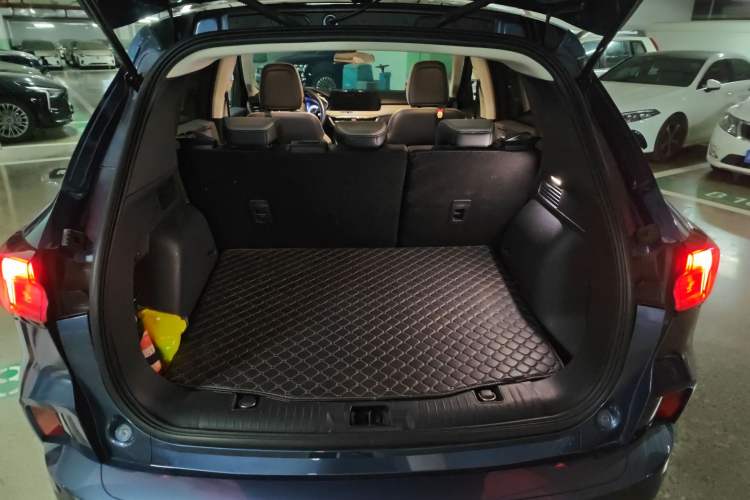 Used Ford Escape 2020 EcoBoost 245 Two-Wheel-Drive Titanium Edition
