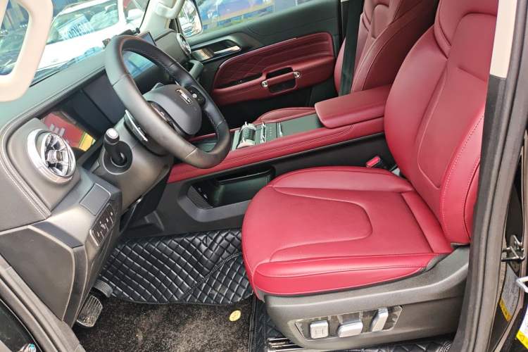 Used Tank 300 2025 2.0T Conqueror Interior 2