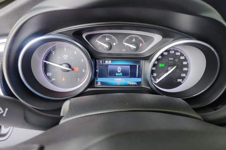 Used Buick Envision 2018 20T Two-Wheel Drive Luxury Model Odometer Close Up