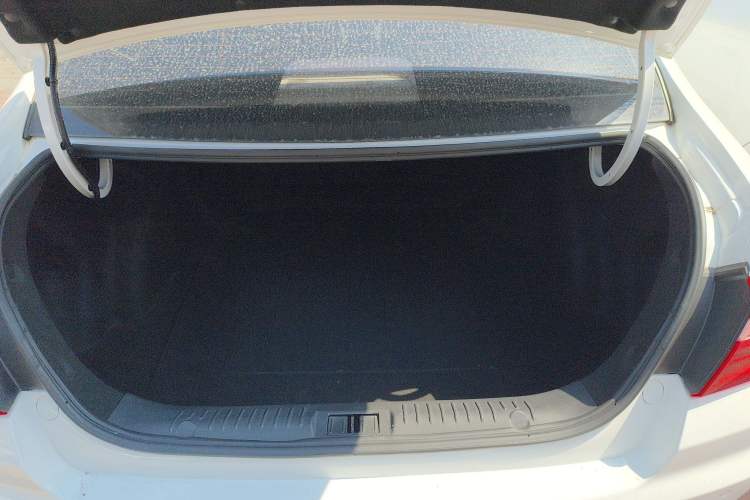 Used Geely Auto Vision 2019 Upgraded Model 1.5L Manual Luxury Version China VI Standard
