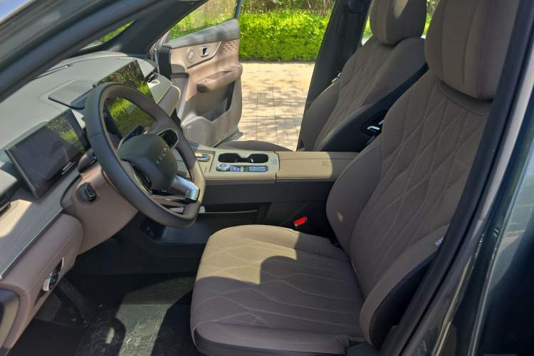 Used Chery Tiggo 8 PLUS 2025 290TGDI DCT Prestige 5-Seater
