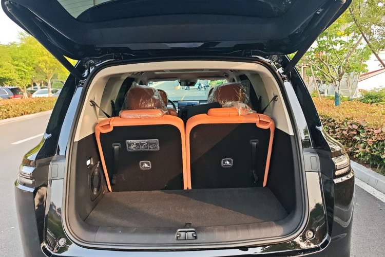 Used Leapmotor C16 2026 Extended-Range 280 LiDAR Zhizun Edition 6 Seats