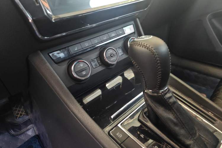 Used Skoda Superb 2018 TSI330 DSG Comfort Edition China V Standard Interior 3