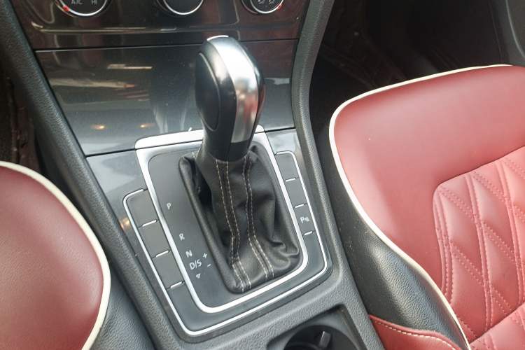 Used Volkswagen Golf 2017 1.6L Automatic Comfort Million-Vehicle Anniversary Edition