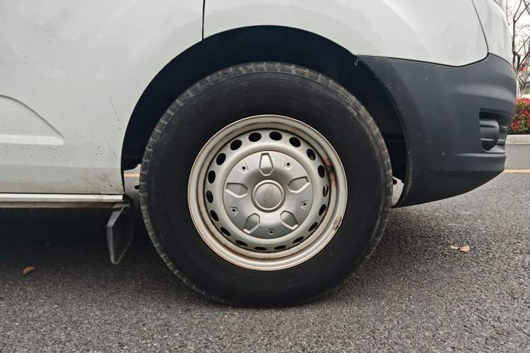 Used Ford Transit 2019 2.0T Diesel Multi-Purpose Commercial Vehicle Short Wheelbase Low Roof 6-Seater China VI Standard Exterior 5