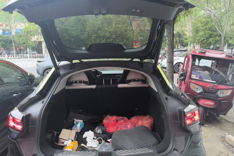 Used Lynk & Co 05 2020 2.0TD Two-Wheel Drive Shine Halo Trunk