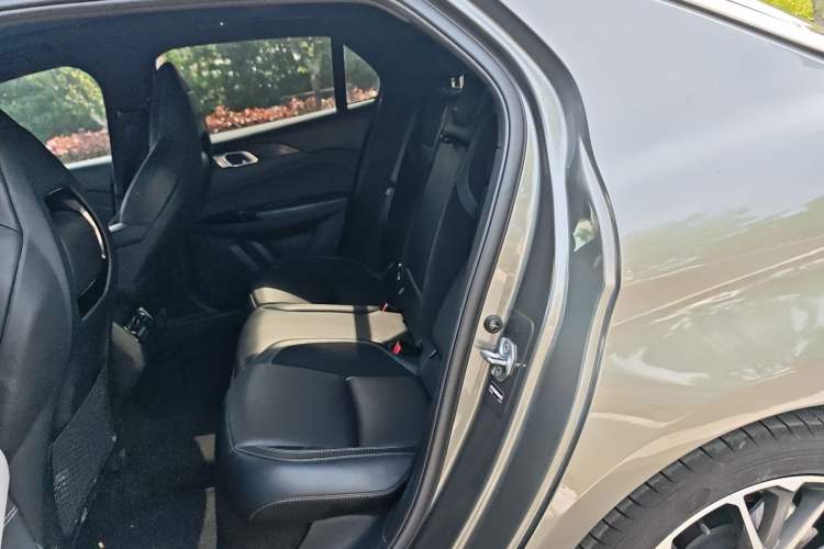 Used Lynk & Co 03 2022 2.0TD DCT JingPro Left Rear Seat