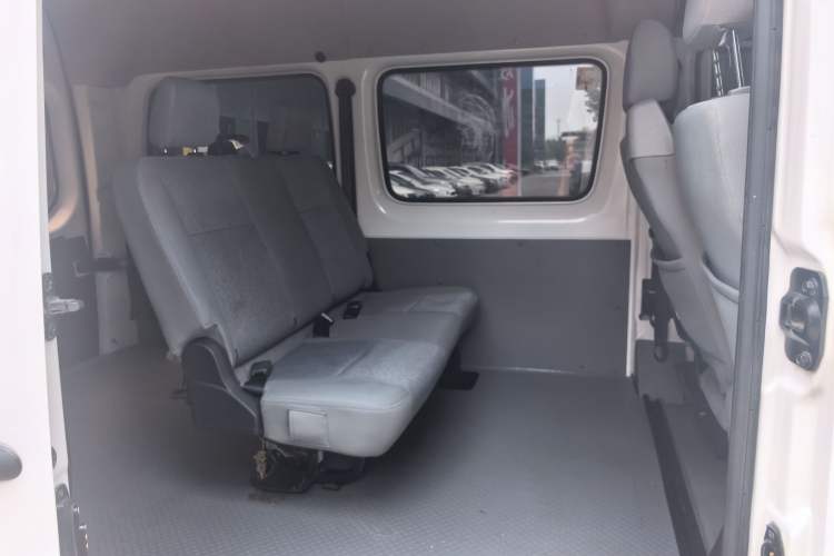 Used Foton Toano 2022 2.0T Manual Urban Edition Short Wheelbase Mid-Height Design Rear Single Tire 5/6/9-Seater Configuration 4F20TC3