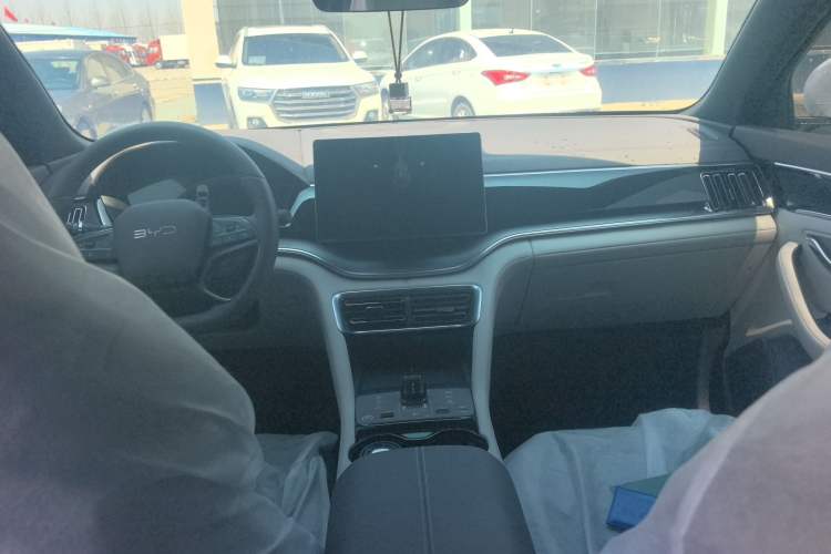 Used BYD Song PLUS New Energy 2025 DM-i Intelligent Driving 112KM Prestige Model Center Console