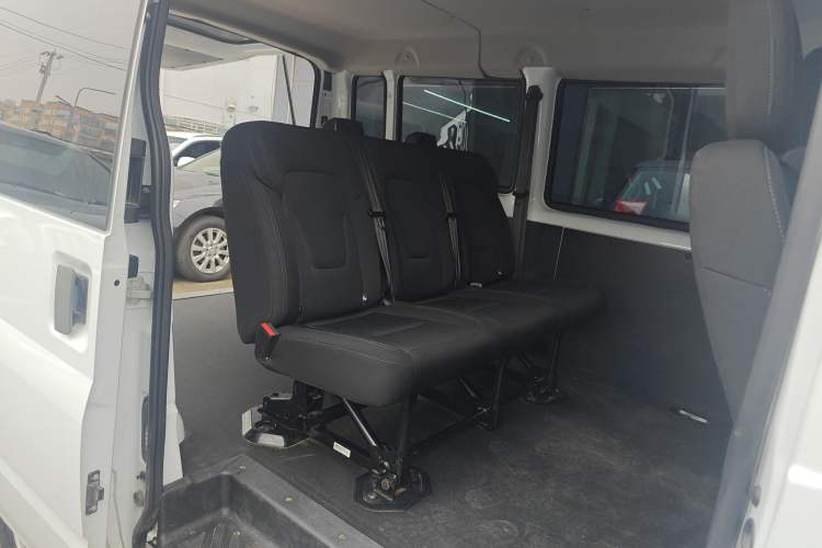 Used JMC Fushun 2022 2.0T Manual Multi-Function Passenger Vehicle Short Wheelbase Low Roof 6-Seater