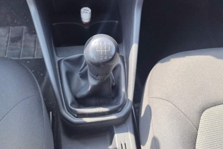 Used Volkswagen Jetta 2017 1.4L Manual Fashion Edition Gear Lever