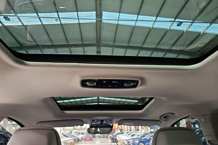 Used Roewe iMAX8 2021 400TGI Supreme Series Ultimate Edition
