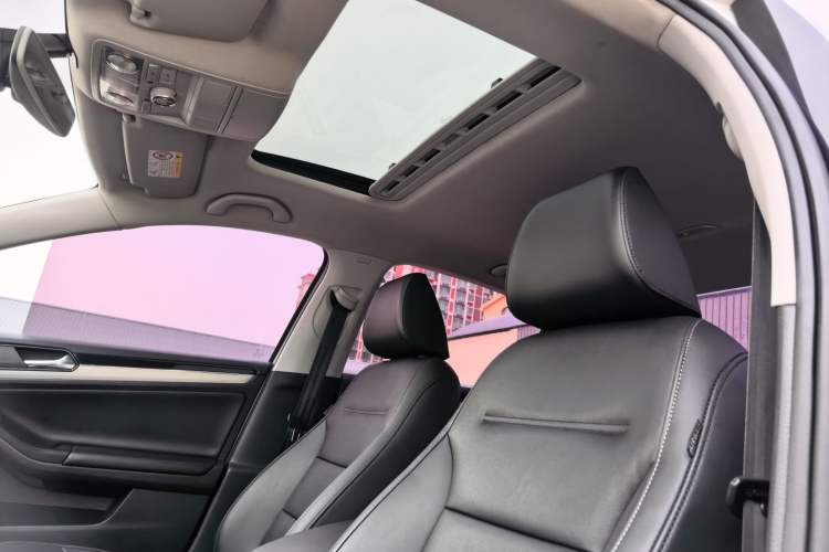 Used Volkswagen Sagitar 2018 1.6L Automatic Comfort Model Headliner