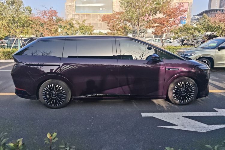 Used XPeng X9 2025 740 Ultra-Long Range Max