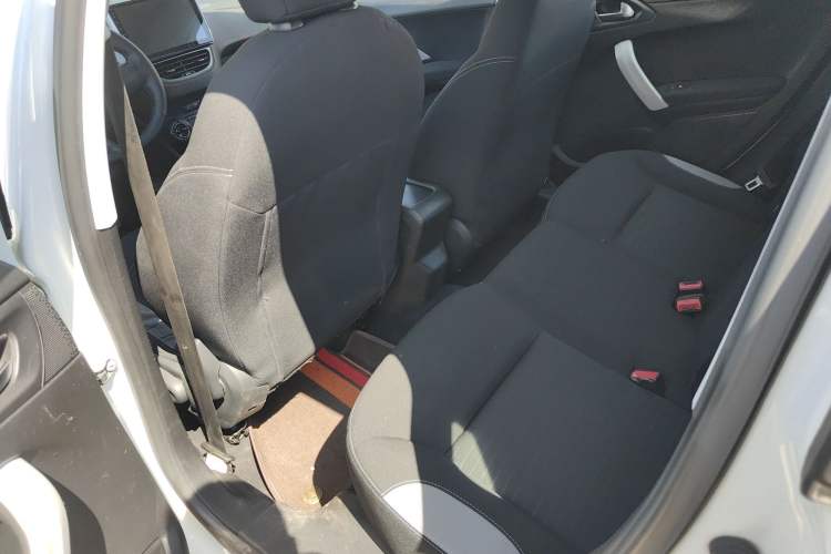 Used Peugeot 2008 2015 1.6L Automatic Playcool Edition
