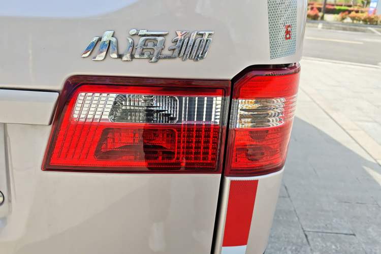 Used Jinbei Hiace X30 2023 1.5L Super-Enjoyment Van 2/5 Seats Non-Air-Conditioned Version SWC15M Exterior 3