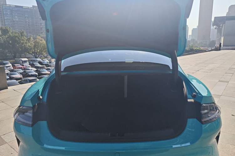 Used Xiaomi Auto SU7 2024 Four-Wheel Drive Ultra-Long Range Advanced Intelligent Driving Max Edition