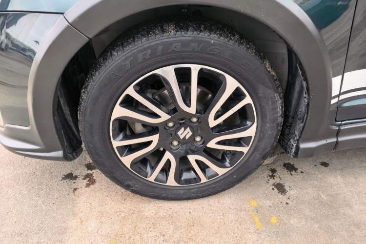 Used Suzuki Swift 2016 1.5L Automatic Fashionable Coolplay Edition Exterior 3