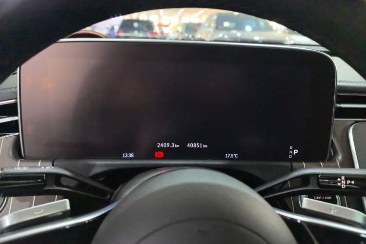 Used Mercedes-Benz E-Class 2024 Refresh E 300 L Stylish Edition Odometer Close Up