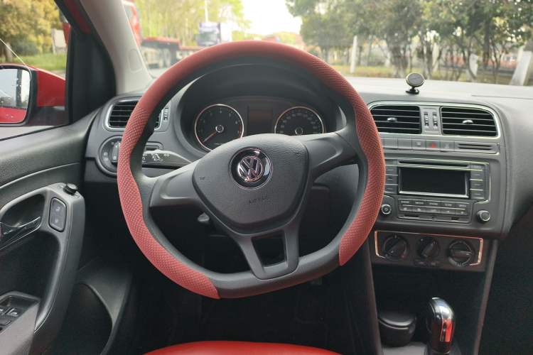 Used Volkswagen Polo 2014 1.6L Automatic Comfort Edition
