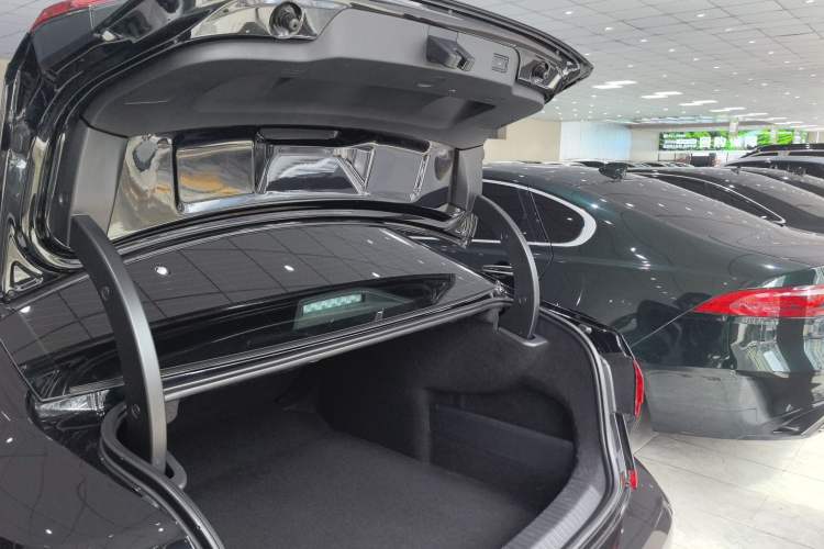 Used Volkswagen Passat 2024 380TSI Starry Sky Flagship Edition Trunk