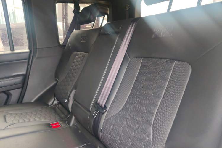 Used 212 T01 2024 2.0T Explorer