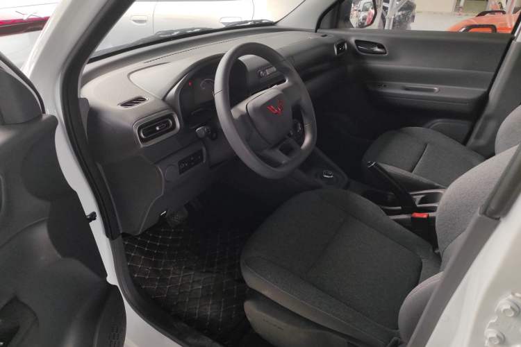 Used Wuling Hongguang New Energy 2025 Extended-Range Hybrid 50 km Utility Version Interior 1