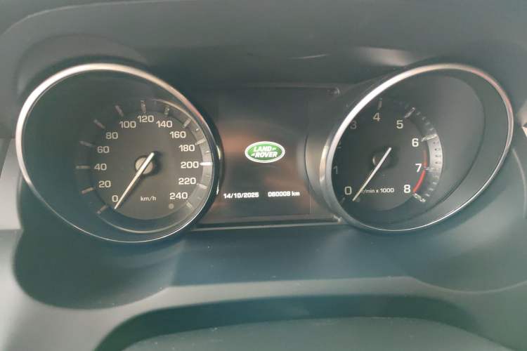 Used Land Rover Range Evoque 2015 2.0T 5-Door Ignite Edition Odometer Close Up