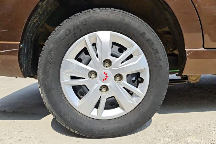 Used Wuling Hongguang 2019 1.5L S Basic Version China VI Standard LAR