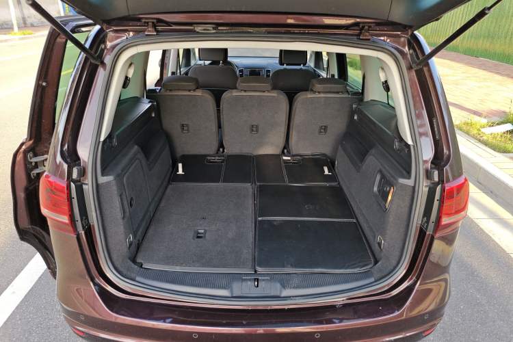 Used Volkswagen Sharan 2016 380TSI Warm-Hearted Red Limited Edition