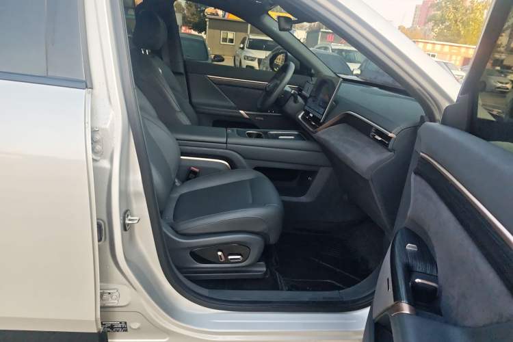 Used Dongfeng eπ eπ008 2024 210Max Range-Extended Version 6 Seats