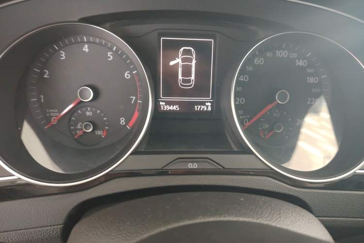 Used Volkswagen Magotan 2019 330TSI DSG Luxury Version China VI Standard Odometer Close Up