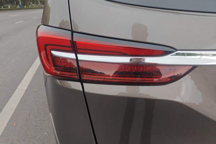 Used Buick GL8 2022 Land Cruiser Executive Class 652T Comfort Model Exterior 3