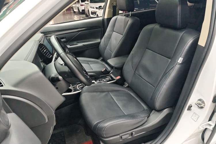 Used Mitsubishi Outlander 2018 2.0L Two-Wheel Drive Glory Edition 5 Seats