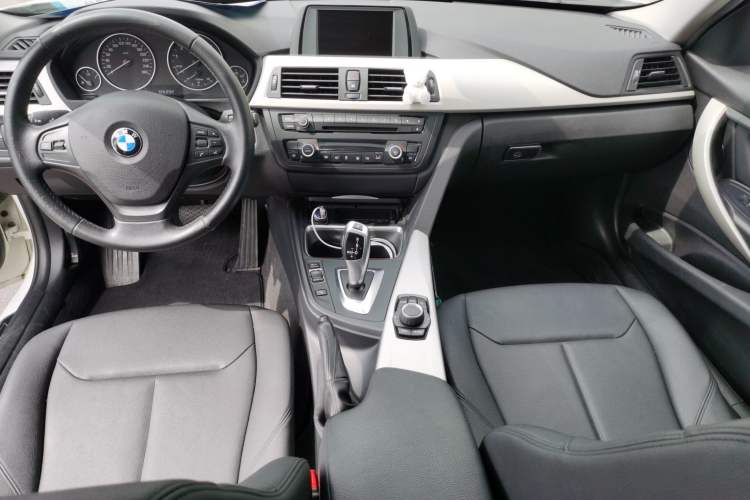 Used BMW 3 Series 2015 320Li Luxury Edition Fashion Model
