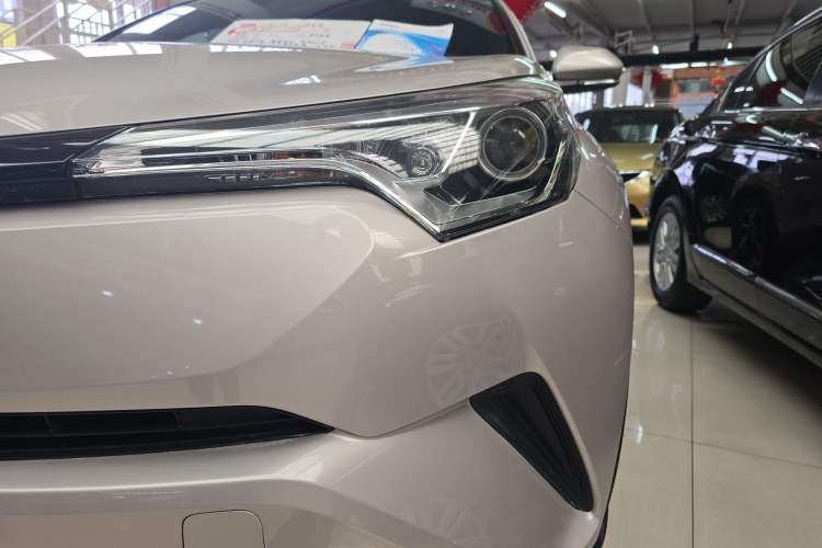 Used Toyota C-HR 2018 2.0L Leading with Sunroof China VI Standard

