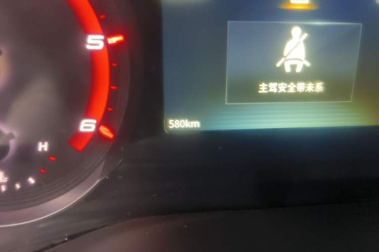 Used SAIC MAXUS Xintu V90 2024 Zhiyun 2.0T Manual Rear-Drive Extended-Wheelbase Ultra-High-Roof Model with Dual Rear Tires and 3 Seats
