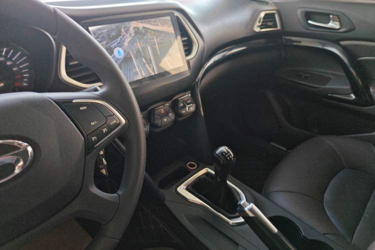 Used GAC Trumpchi GS4 2017 200T Manual Two-Wheel Drive Elite Edition Interior 3