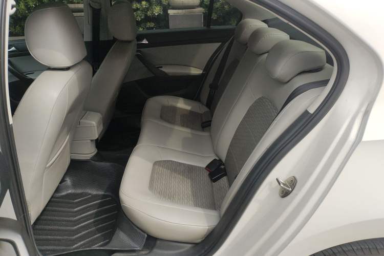 Used Skoda Rapid 2015 1.6L Manual Smart Selection Model