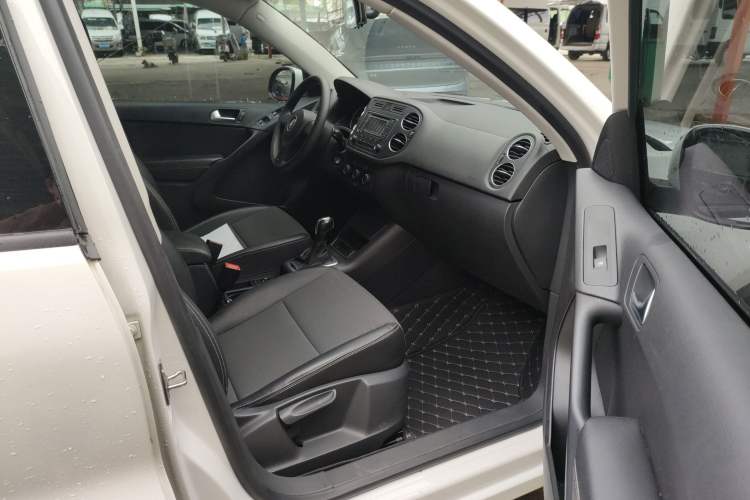 Used Volkswagen Tiguan 2016 280TSI Automatic Two-Wheel-Drive Silk Road Style Edition Exterior 2