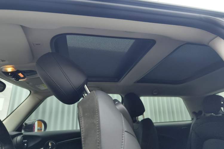 Used MINI 2020 1.5T COOPER Three-Door Midnight Red Limited Edition
