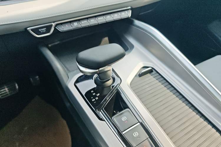 Used Geely Auto Preface 2023 2.0TD Prestige Version Gear Lever