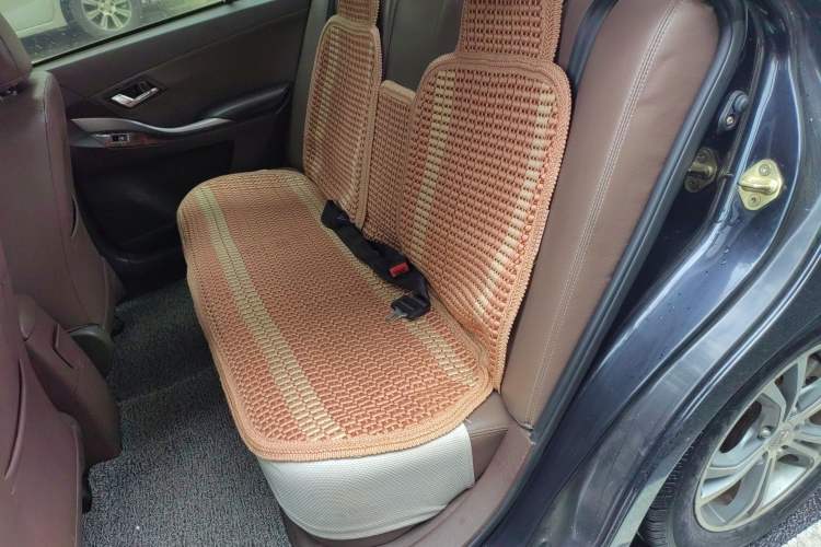 Used Zotye Z300 2014 1.6L Urban Edition Automatic Luxury Model