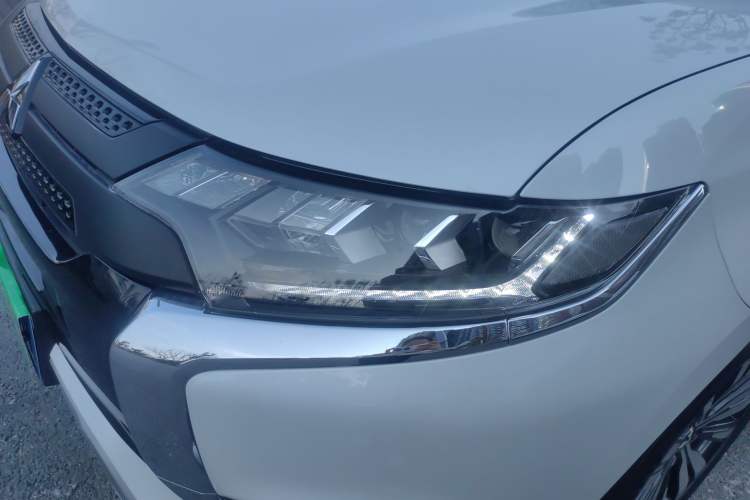 Used Mitsubishi Outlander 2021 2.4L 4x4 Zhi Xiang Edition 7 Seats
