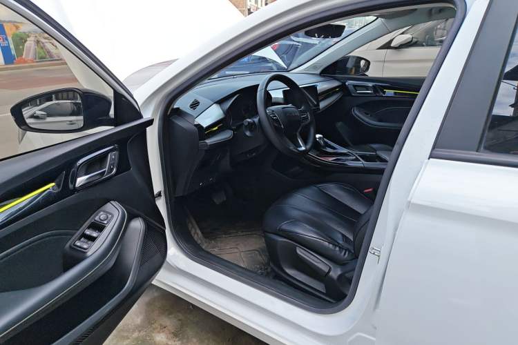 Used Roewe i5 2021 1.5L CVT Platinum Edition
